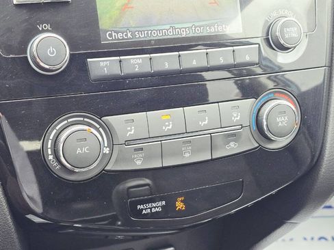 Used 2014 Nissan Rogue SV AWD/4WD image 18