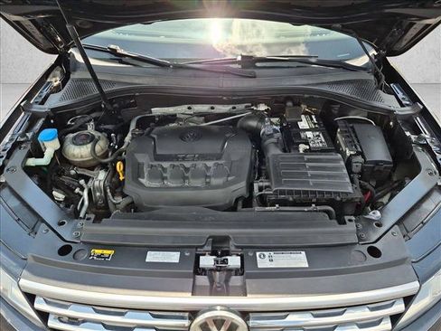 Used 2018 Volkswagen Tiguan SEL w/ R-Line Package FWD image 20