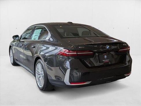 Used 2025 BMW 530i xDrive w/ Premium Package image 8