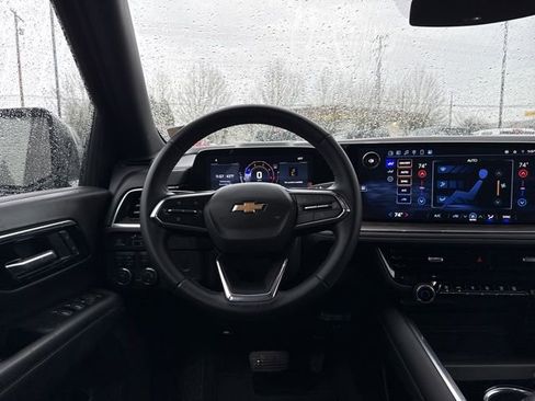 Used 2025 Chevrolet Suburban LS image 21