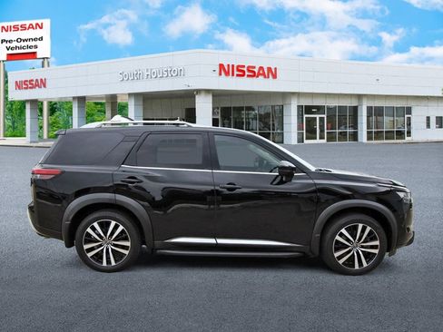 Used 2024 Nissan Pathfinder Platinum w/ Cargo Package FWD image 5