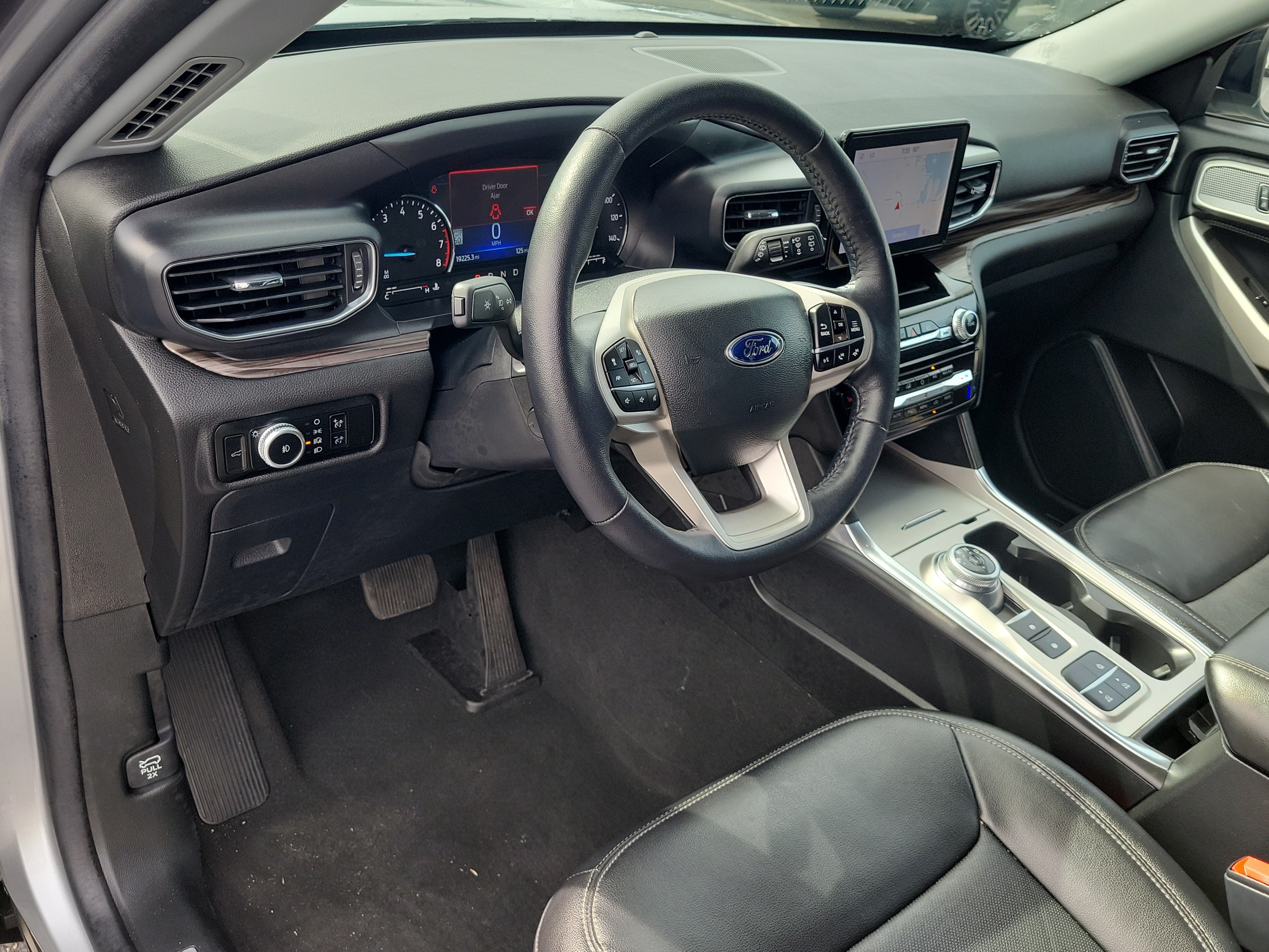 Used 2023 Ford Explorer Limited w/ Equipment Group 301A RWD image 23