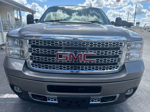 Used 2014 GMC Sierra 2500 Denali w/ Suspension Package, Off-Road image 10