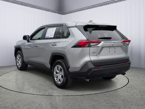 Used 2022 Toyota RAV4 LE image 4