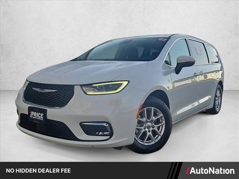 Used 2023 Chrysler Pacifica Touring-L FWD image 1