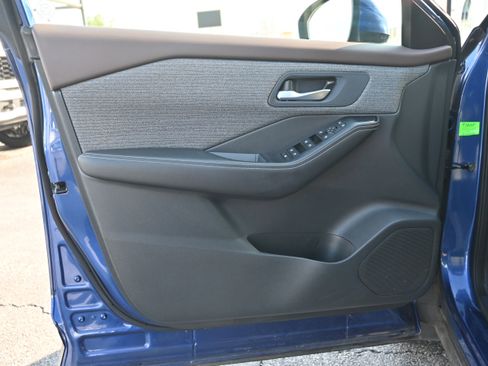 Used 2023 Nissan Rogue SV image 28