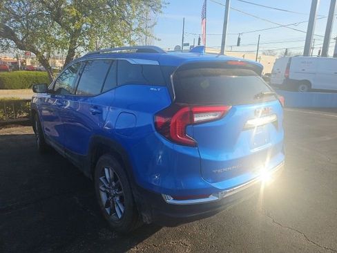 Used 2024 GMC Terrain SLT image 3