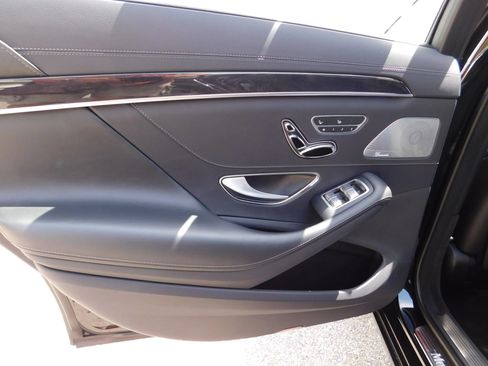 Used 2020 Mercedes-Benz S 560 4MATIC Sedan image 11