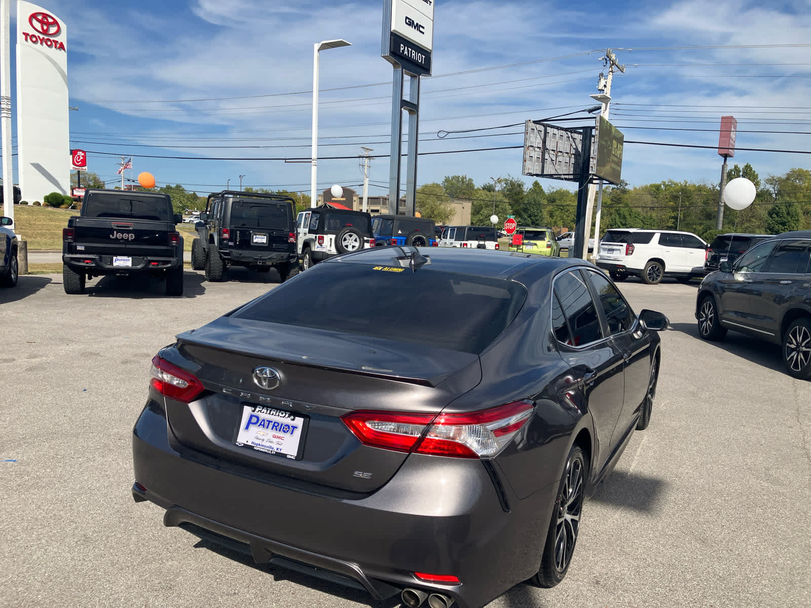 Used 2020 Toyota Camry SE w/ Convenience Package FWD image 7