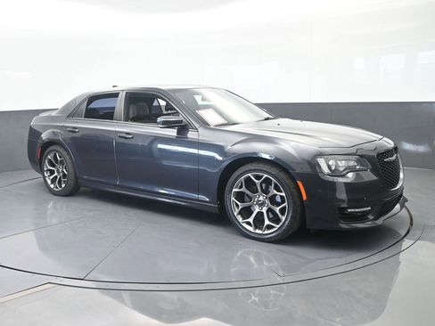 Used 2018 Chrysler 300 S w/ 300S Premium Group RWD image 8