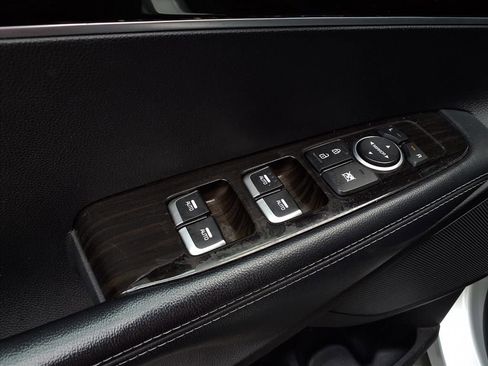 Used 2019 Kia Sorento LX image 17