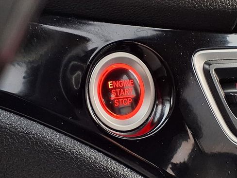 Used 2016 Honda Pilot Touring image 21