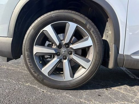 Used 2025 Honda Pilot Touring image 11