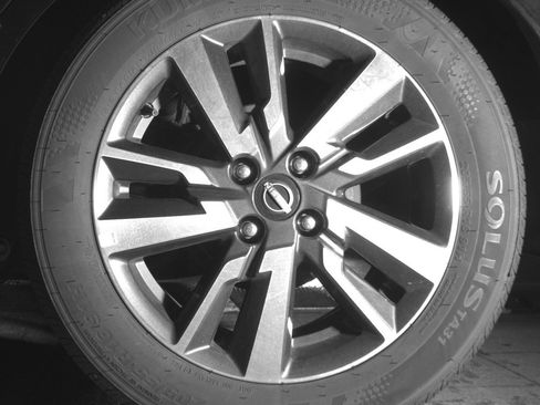 Used 2025 Nissan Versa SV image 14