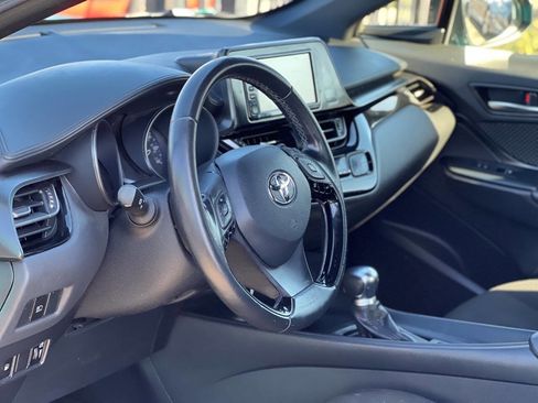 Used 2018 Toyota C-HR XLE FWD image 16