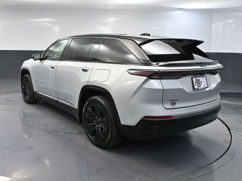 Used 2025 Jeep Wagoneer S Launch Edition image 9