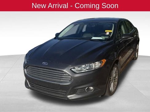 Used 2015 Ford Fusion SE w/ Equipment Group 202A FWD image 2