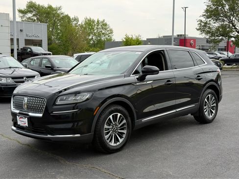 Used 2023 Lincoln Nautilus FWD image 3
