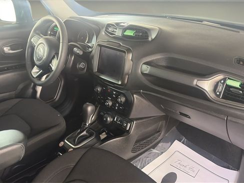 Used 2023 Jeep Renegade Latitude AWD/4WD image 10