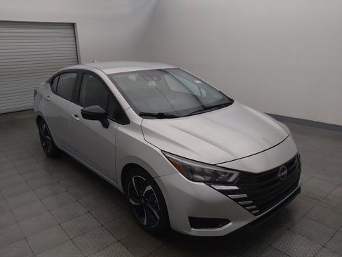 Used 2024 Nissan Versa SR FWD image 13