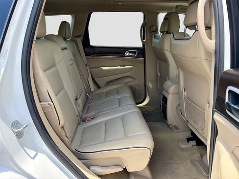 Used 2020 Jeep Grand Cherokee Overland w/ Interior Metal Package AWD/4WD image 28
