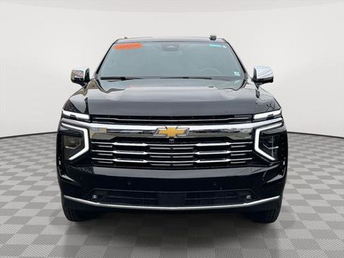 Used 2025 Chevrolet Suburban Premier image 2