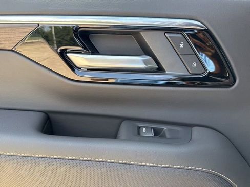 New 2025 Chevrolet Suburban Premier image 21