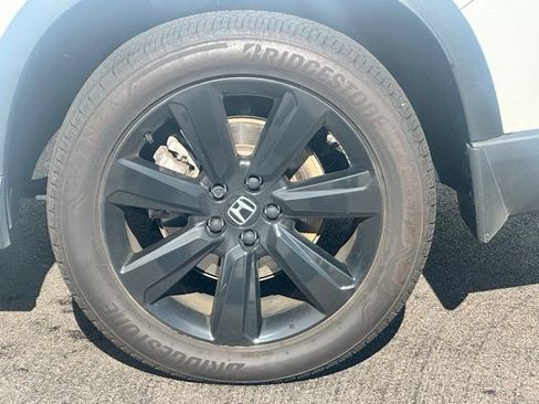 Used 2025 Honda Pilot Black Edition image 7