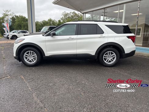New 2026 Ford Explorer Active RWD image 9