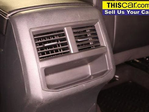 Used 2022 Volkswagen Atlas Cross Sport SE image 26