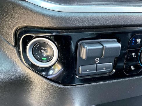 Used 2025 Chevrolet Silverado 2500 LTZ w/ LTZ Premium Package AWD/4WD image 32