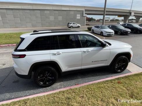 Used 2024 Jeep Grand Cherokee Limited w/ Luxury Tech Group II image 13