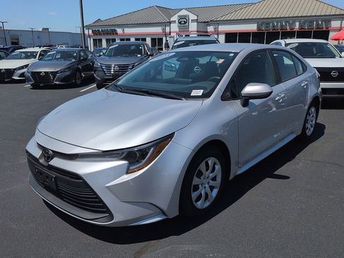 Certified 2025 Toyota Corolla LE FWD image 3
