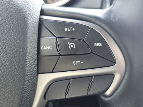 Used 2021 Jeep Grand Cherokee Laredo X AWD/4WD image 12