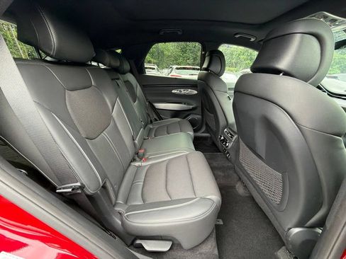 Used 2023 Genesis GV70 2.5T w/ Sport Prestige Package AWD/4WD image 11