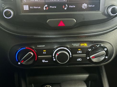 Used 2025 Kia Soul LX w/ LX Technology Package image 24