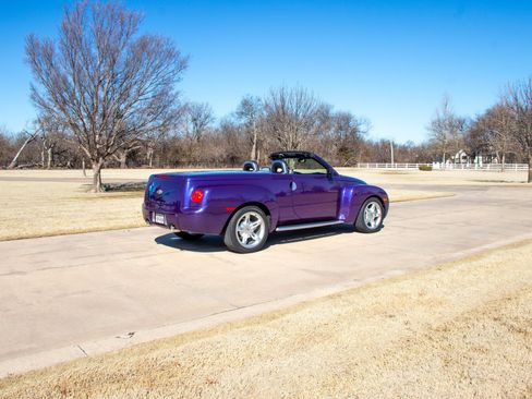Used 2004 Chevrolet SSR w/ Preferred Equipment Group image 13