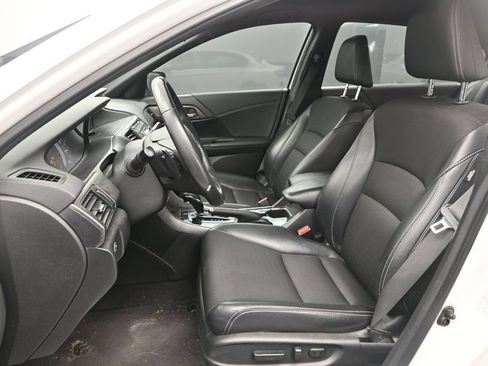 Used 2017 Honda Accord Sport image 13