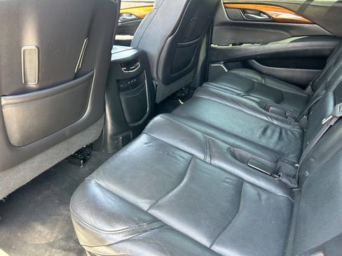 Used 2017 Cadillac Escalade ESV Premium Luxury RWD image 25