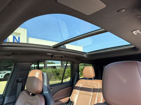 Used 2025 Lincoln Aviator Reserve w/ Luxury Package RWD image 19
