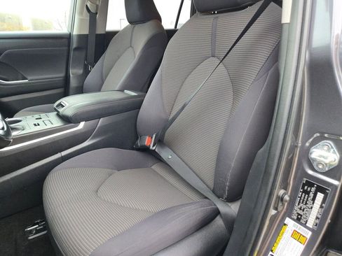 Used 2023 Toyota Highlander L image 27