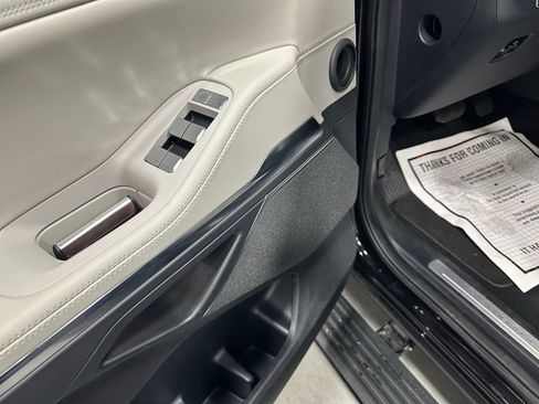 Used 2025 Lincoln Navigator Reserve image 9