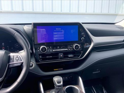 Used 2026 Toyota Highlander Limited AWD/4WD image 39