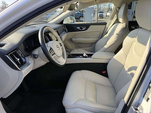 Used 2021 Volvo V60 T5 Cross Country image 13