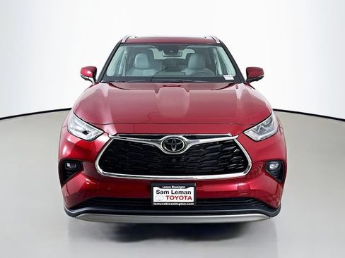 New 2026 Toyota Highlander Platinum AWD/4WD image 2