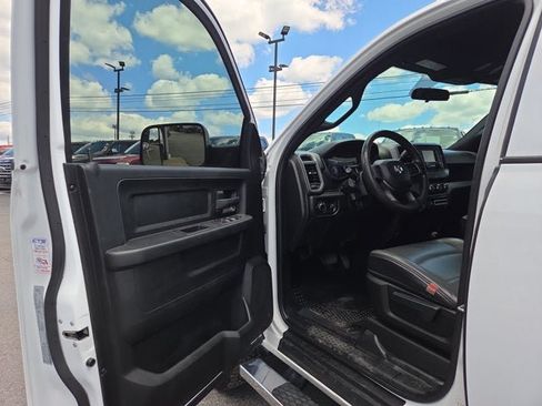 Used 2021 RAM 3500 Tradesman w/ Chrome Appearance Group AWD/4WD image 7