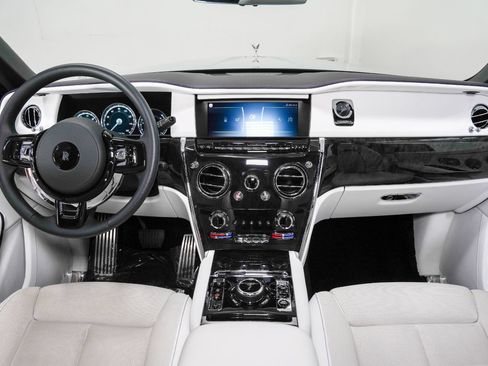 Used 2022 Rolls-Royce Cullinan w/ Dark Exterior Package AWD/4WD image 52