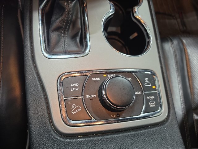 Used 2020 Jeep Grand Cherokee Overland AWD/4WD image 11
