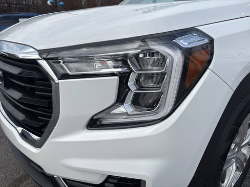 Used 2023 GMC Terrain SLE w/ Driver Convenience Package image 12