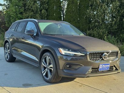 Used 2024 Volvo V60 B5 Cross Country Plus